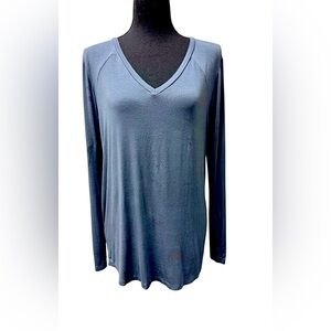Emma’s Closet Dusty Blue  Minimalist V-Neck Top Size M Casual Comfort